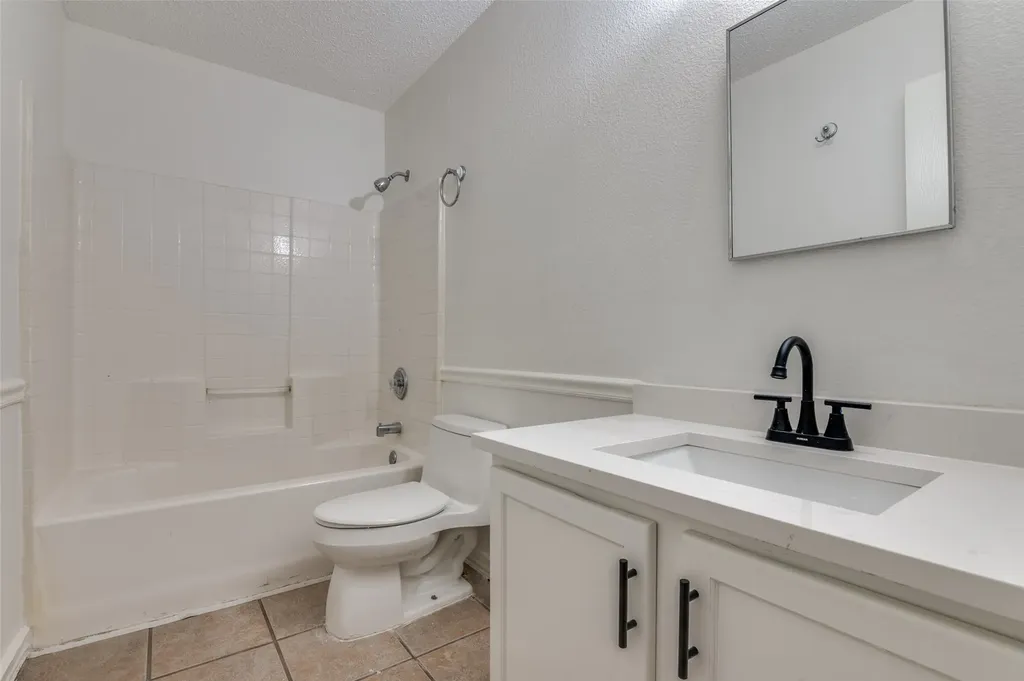 1122 Mazourka Drive Arlington TX 76001