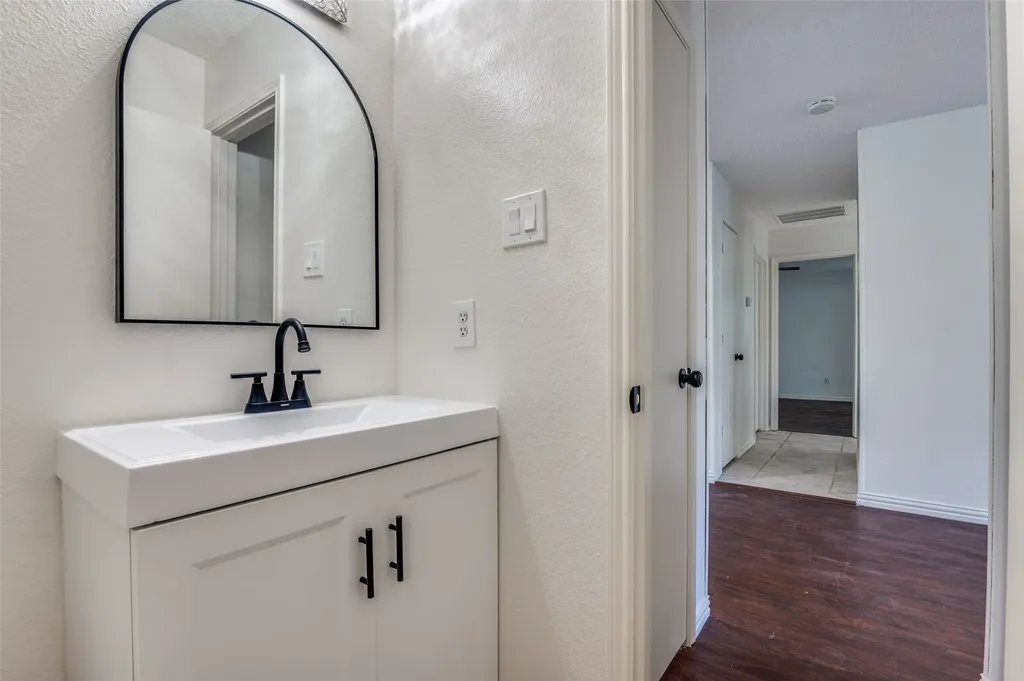 1122 Mazourka Drive Arlington TX 76001