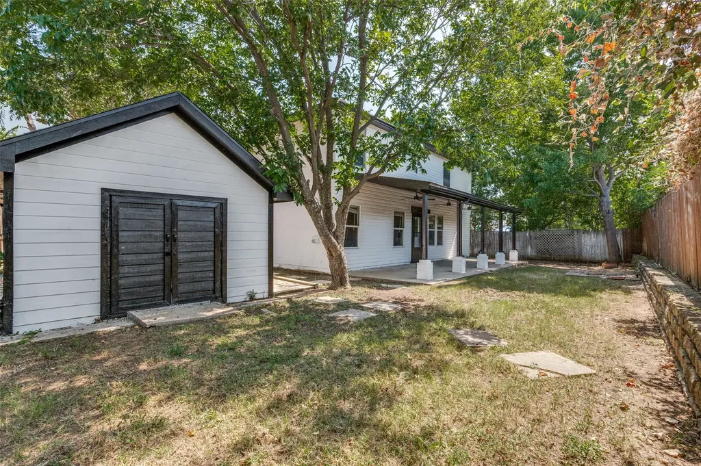 1122 Mazourka Drive Arlington TX 76001