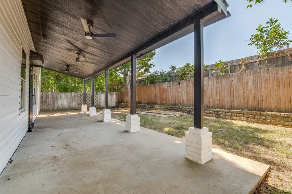 1122 Mazourka Drive Arlington TX 76001