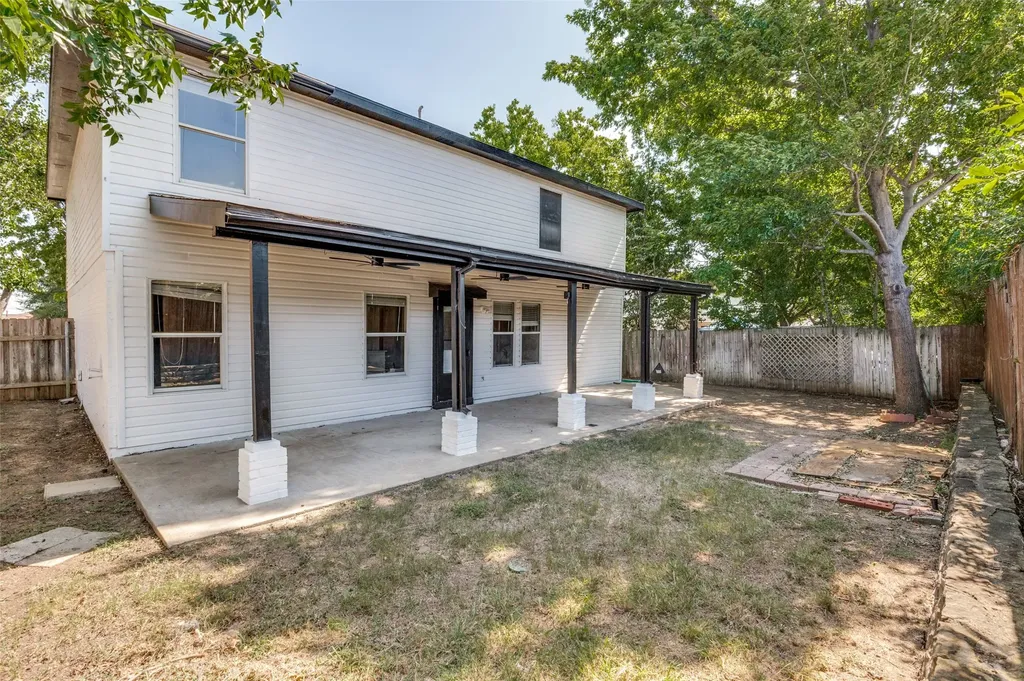 1122 Mazourka Drive Arlington TX 76001