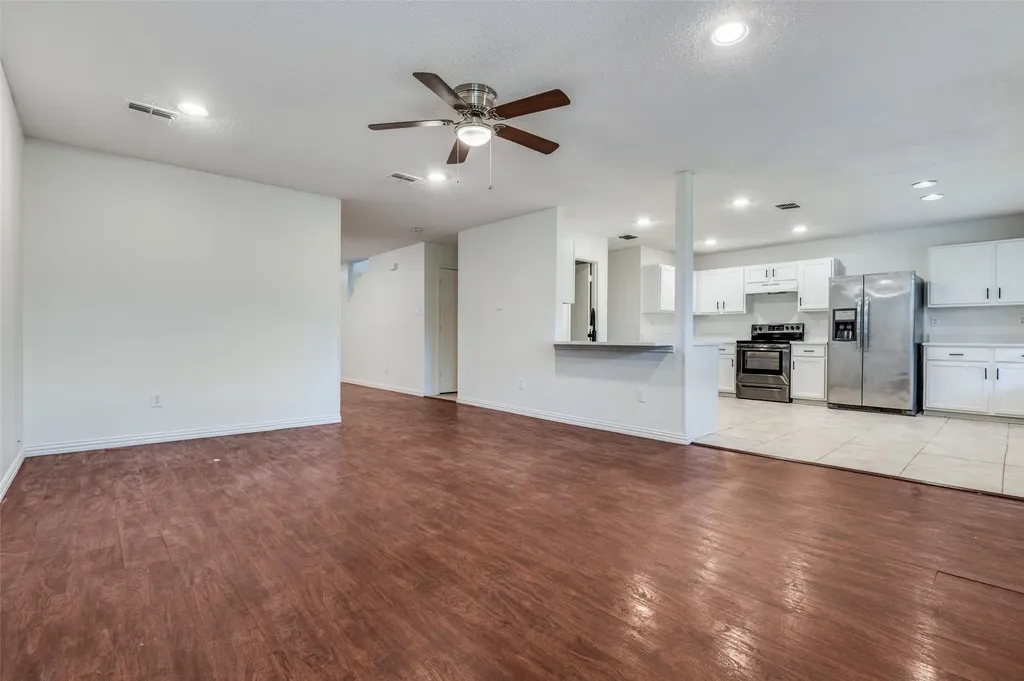 1122 Mazourka Drive Arlington TX 76001