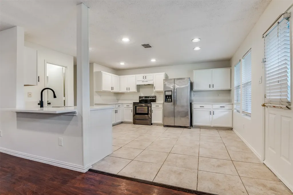 1122 Mazourka Drive Arlington TX 76001