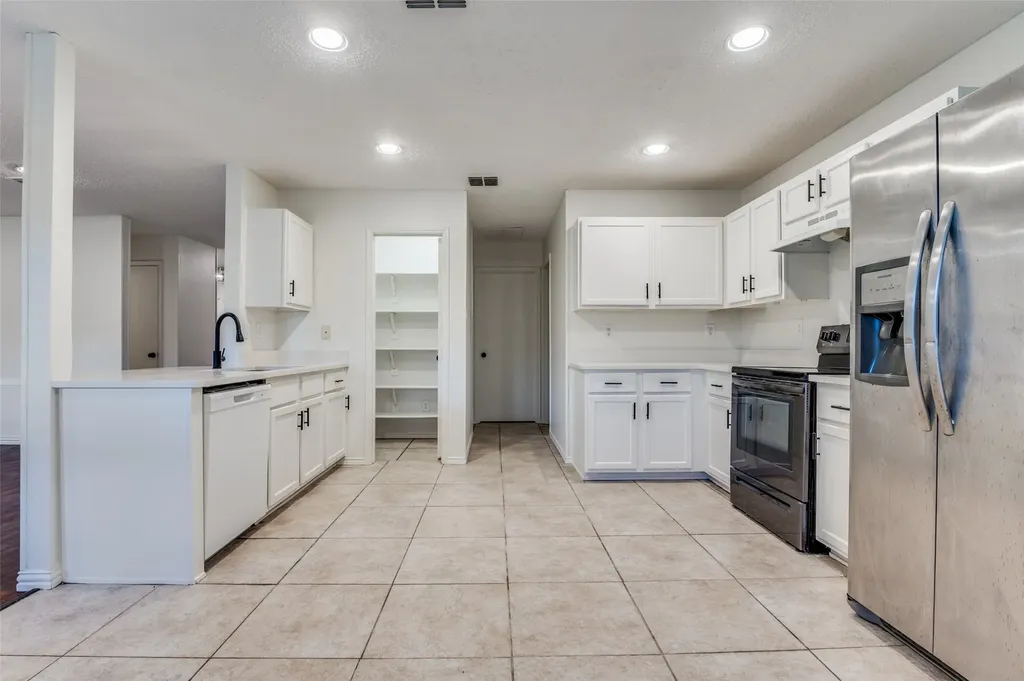 1122 Mazourka Drive Arlington TX 76001