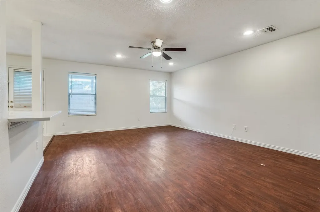 1122 Mazourka Drive Arlington TX 76001