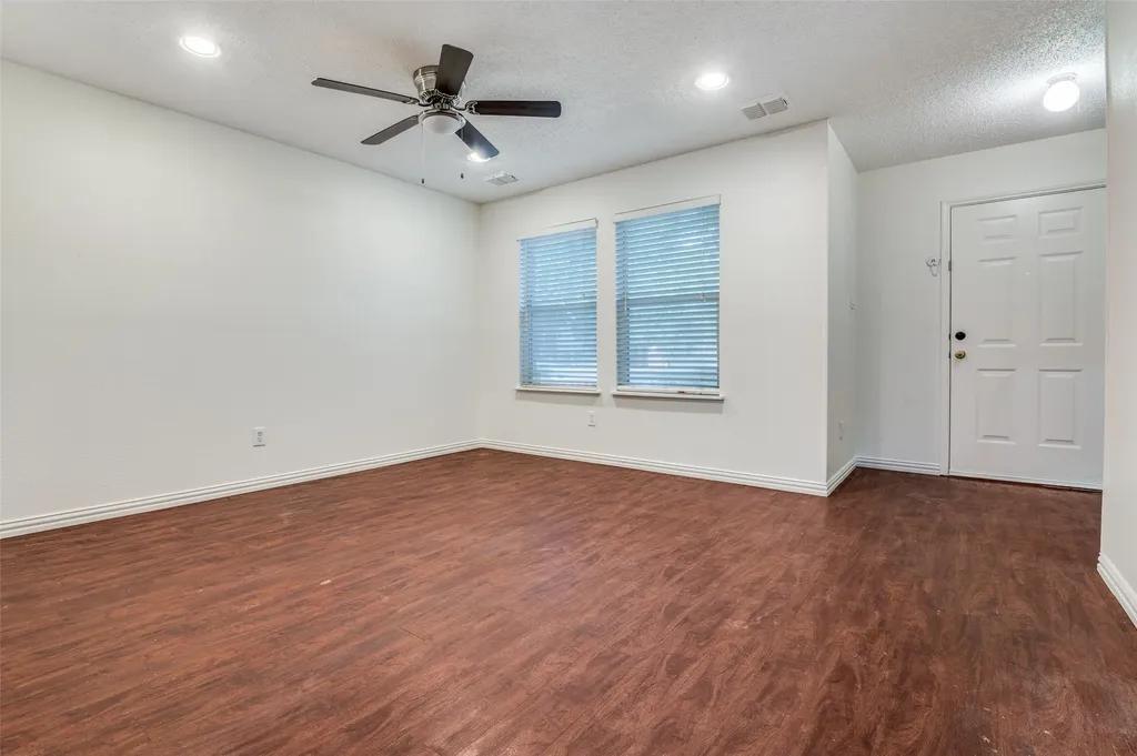1122 Mazourka Drive Arlington TX 76001