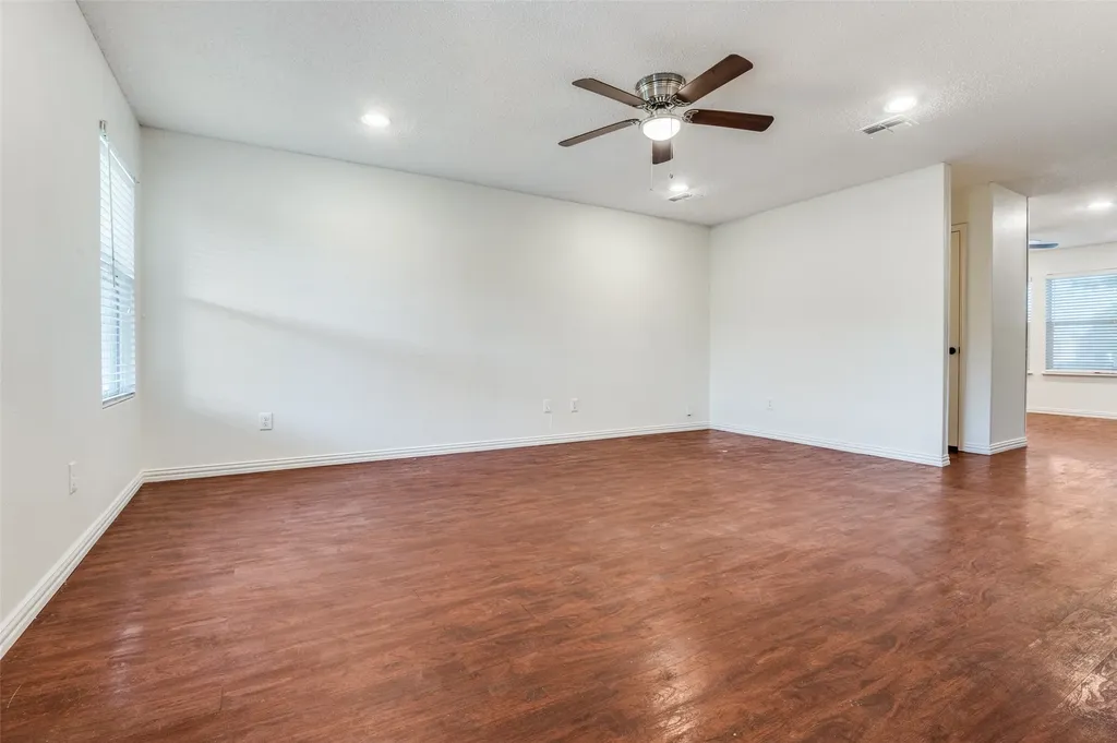 1122 Mazourka Drive Arlington TX 76001