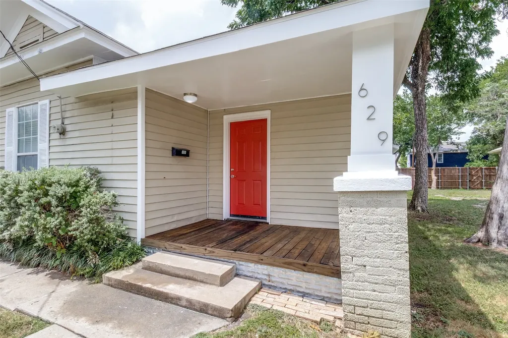629 Melba Street Dallas TX 75208