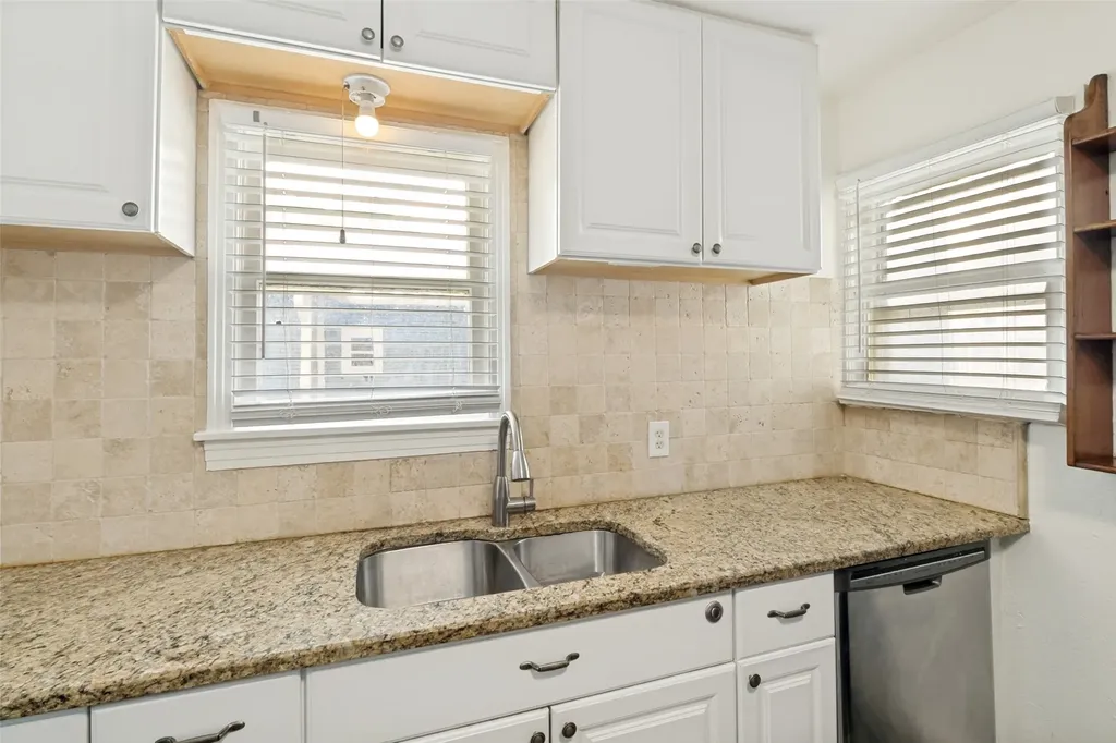 629 Melba Street Dallas TX 75208