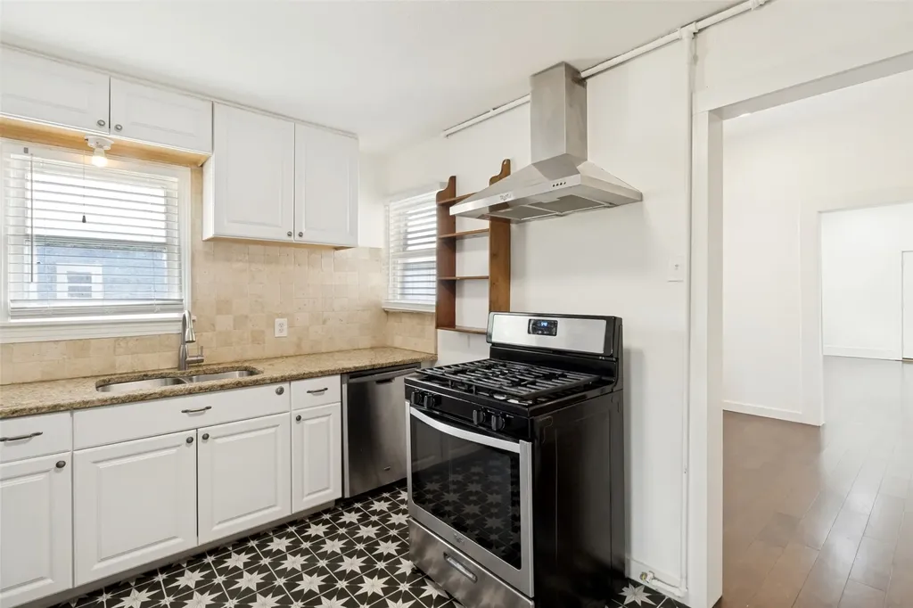 629 Melba Street Dallas TX 75208