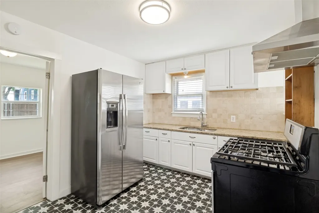 629 Melba Street Dallas TX 75208