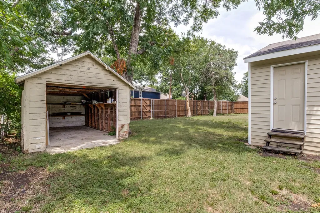 629 Melba Street Dallas TX 75208