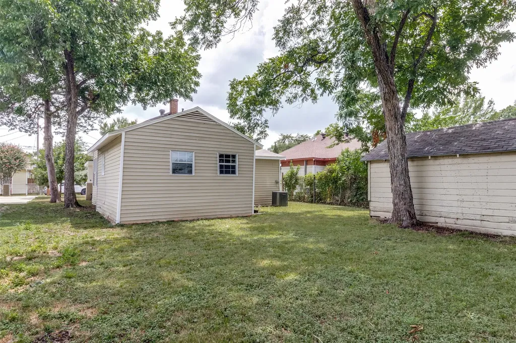 629 Melba Street Dallas TX 75208