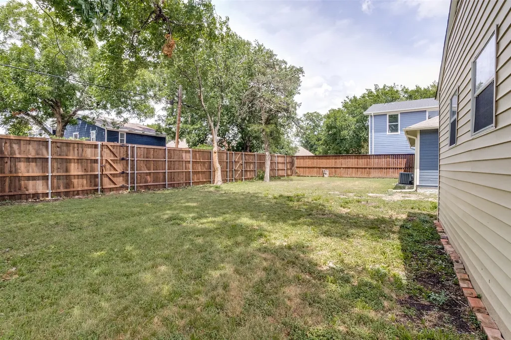 629 Melba Street Dallas TX 75208