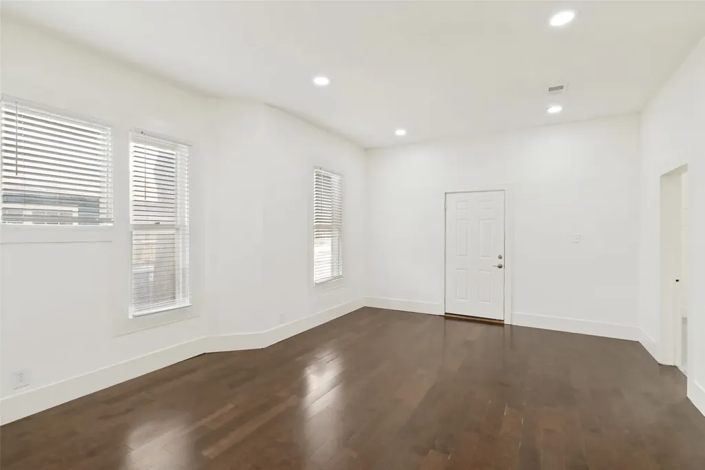 629 Melba Street Dallas TX 75208
