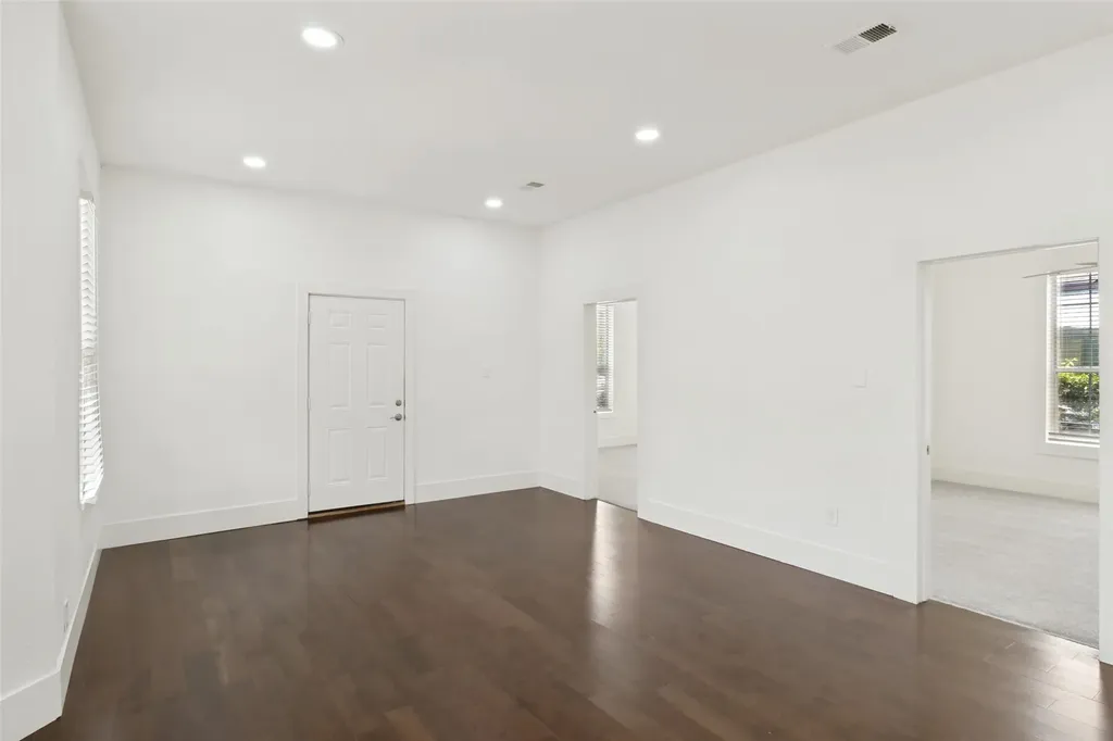629 Melba Street Dallas TX 75208