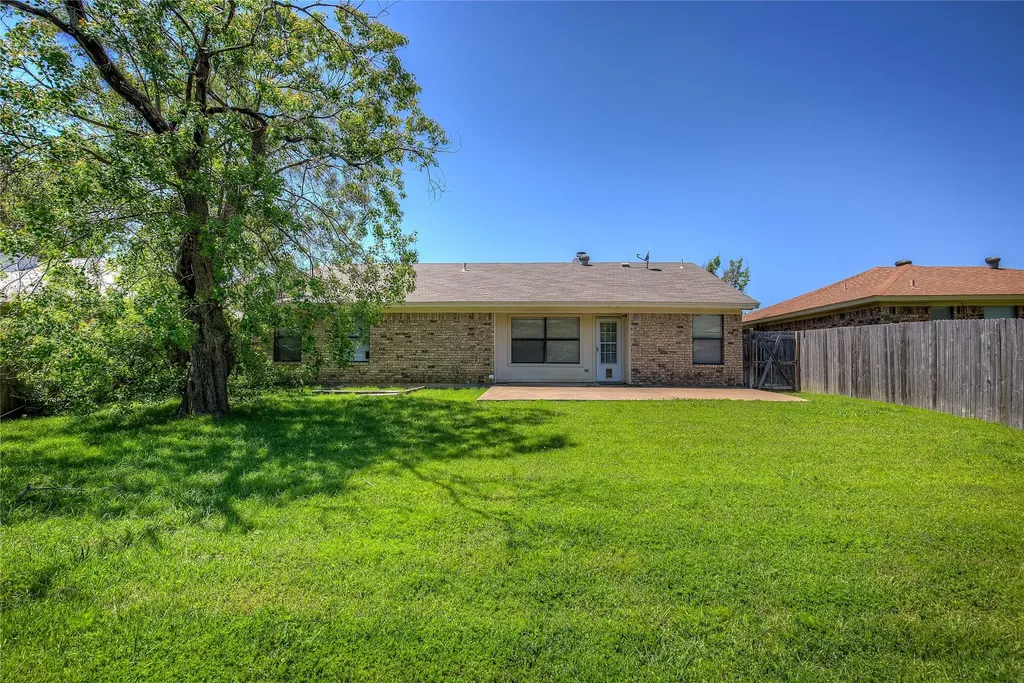 7724 Pebblebrook Drive Watauga TX 76148