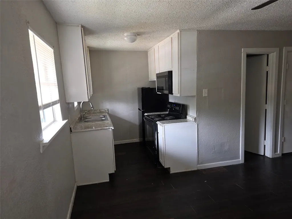 3910 Polly Street Dallas TX 75210