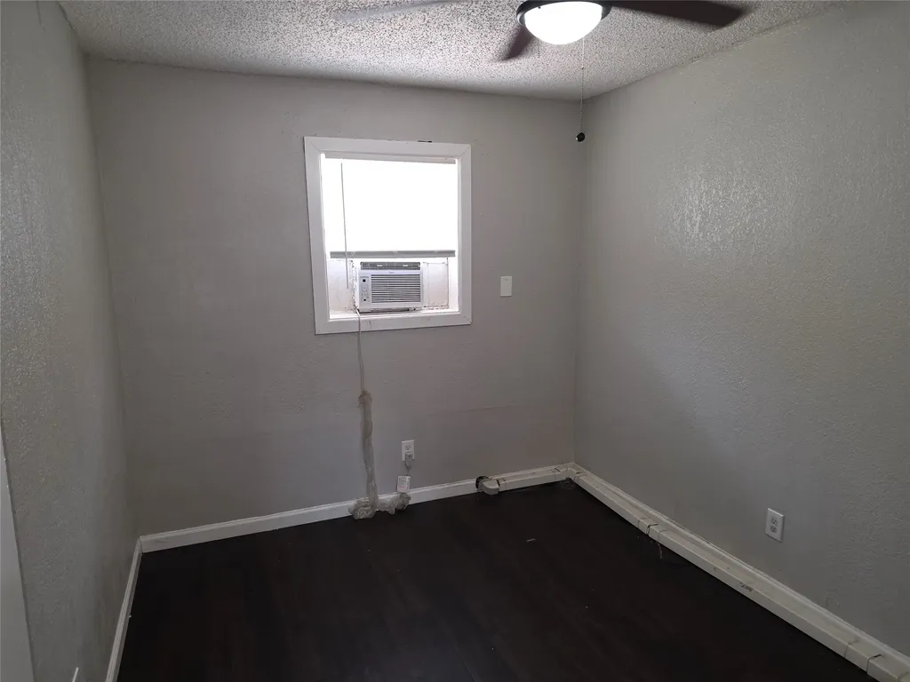 3910 Polly Street Dallas TX 75210