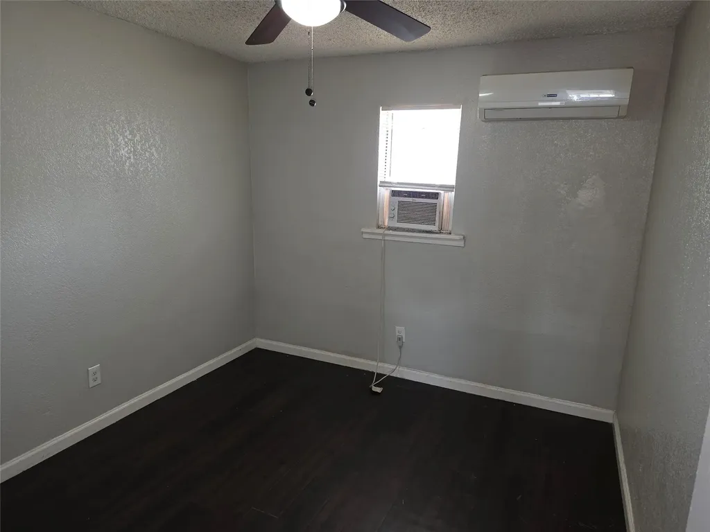 3910 Polly Street Dallas TX 75210