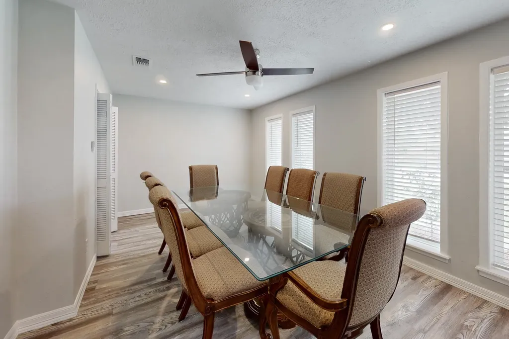 1817 Laura Lane College Station TX 77840