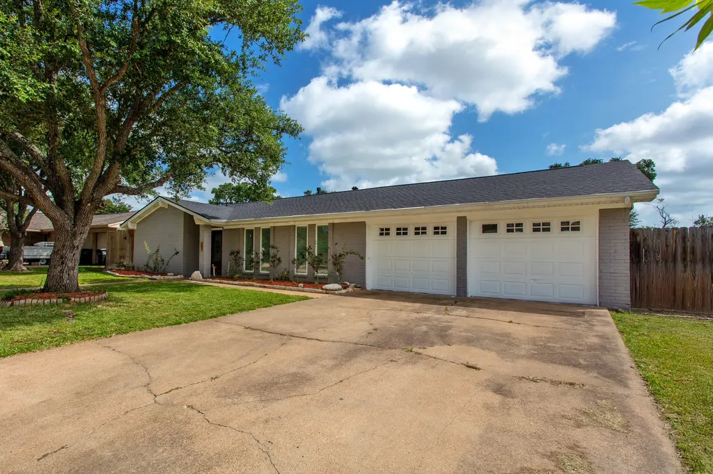 1817 Laura Lane College Station TX 77840