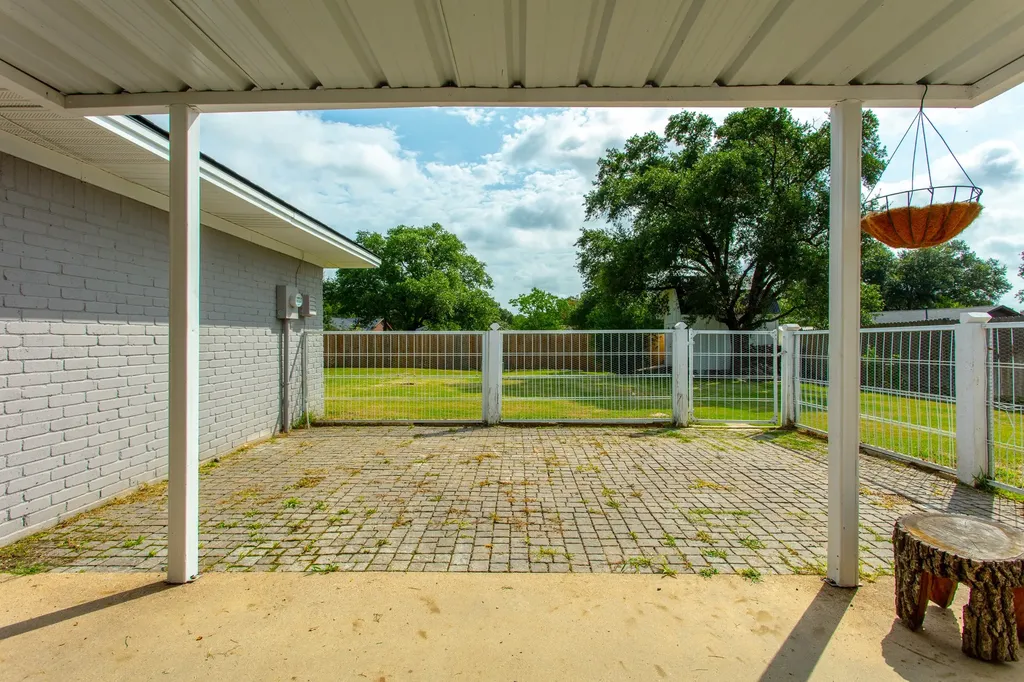 1817 Laura Lane College Station TX 77840
