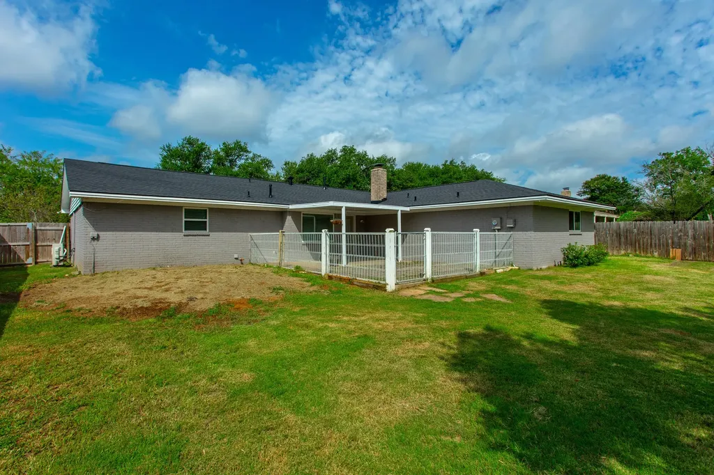 1817 Laura Lane College Station TX 77840