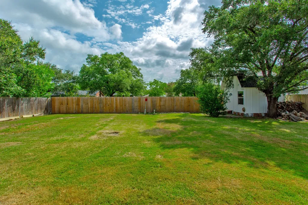 1817 Laura Lane College Station TX 77840