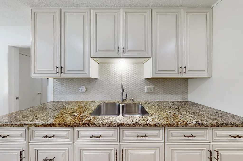 1817 Laura Lane College Station TX 77840