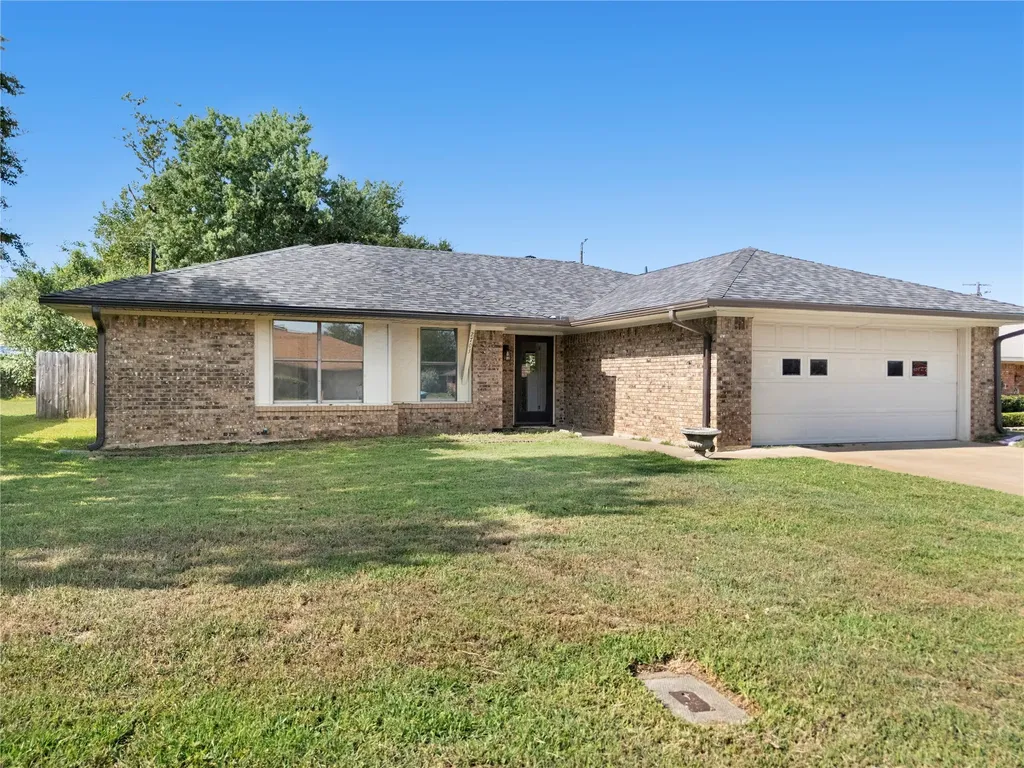 2703 Regal Drive Denison TX 75020