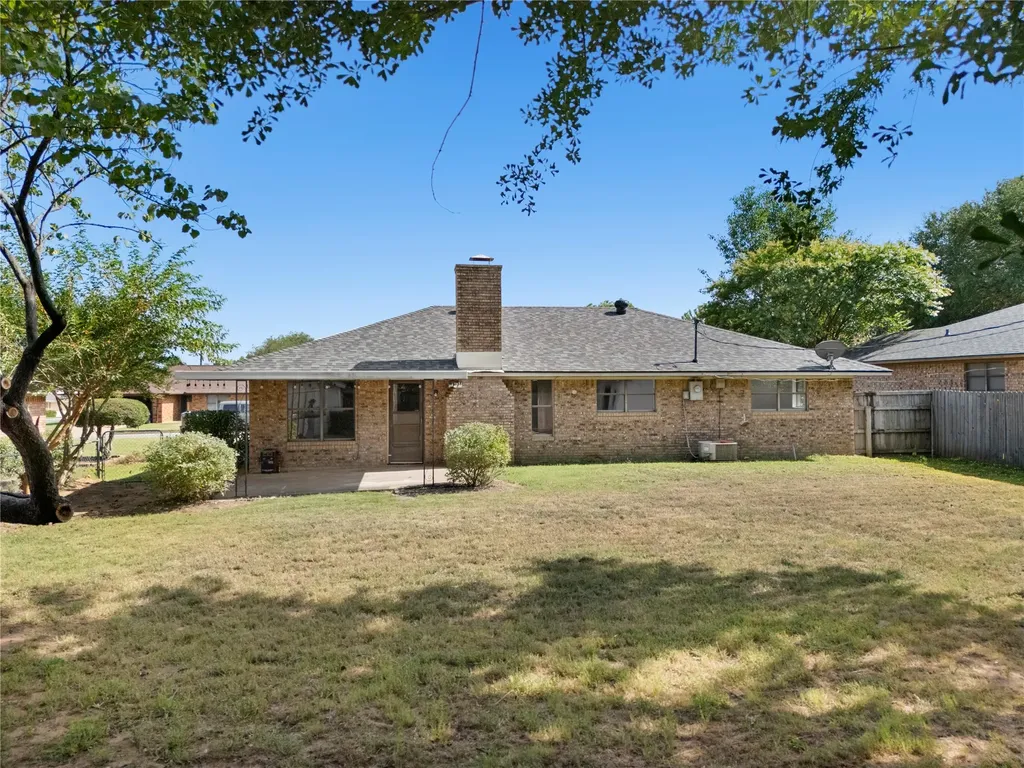 2703 Regal Drive Denison TX 75020
