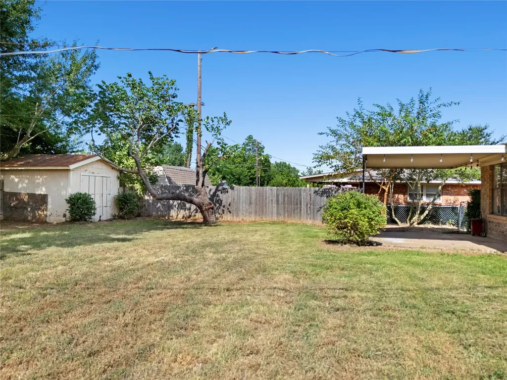 2703 Regal Drive Denison TX 75020