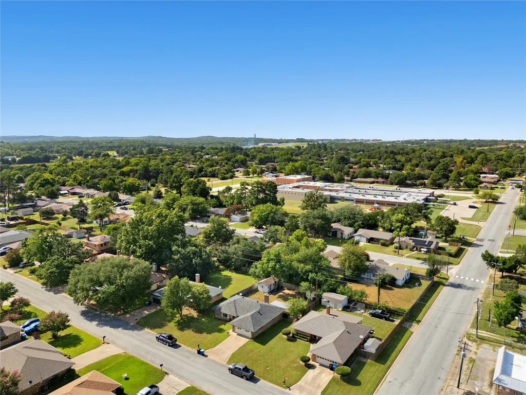 2703 Regal Drive Denison TX 75020