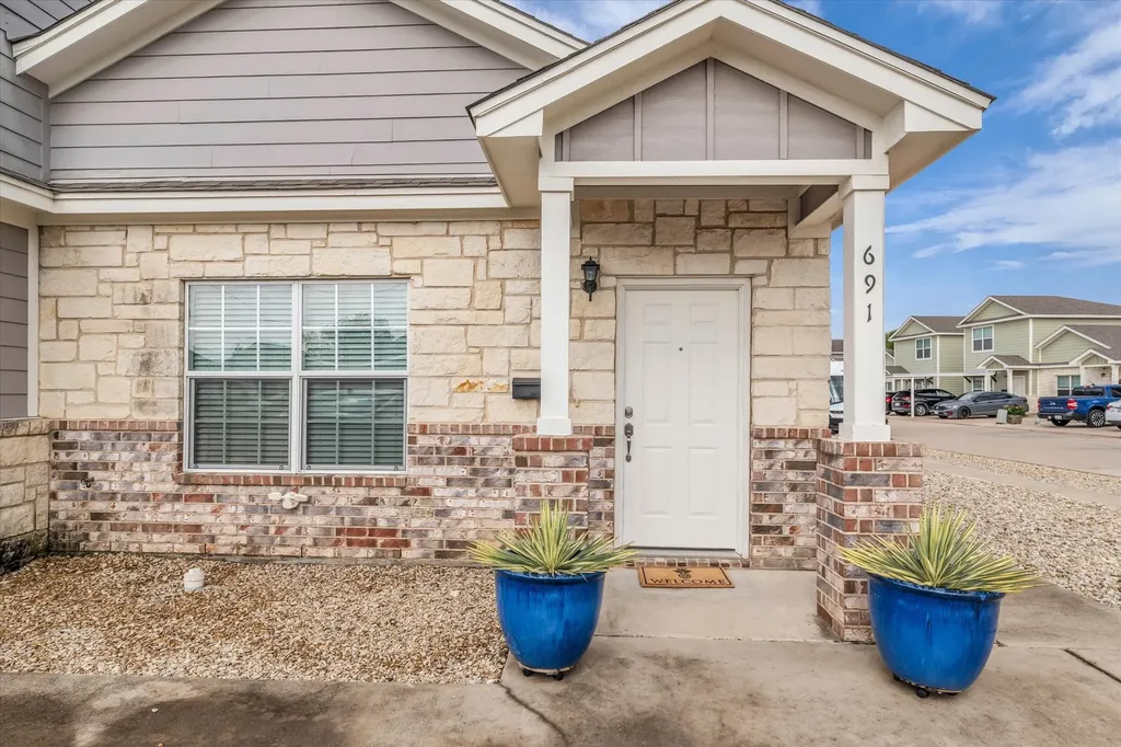 691 Park Street Mcgregor TX 76657