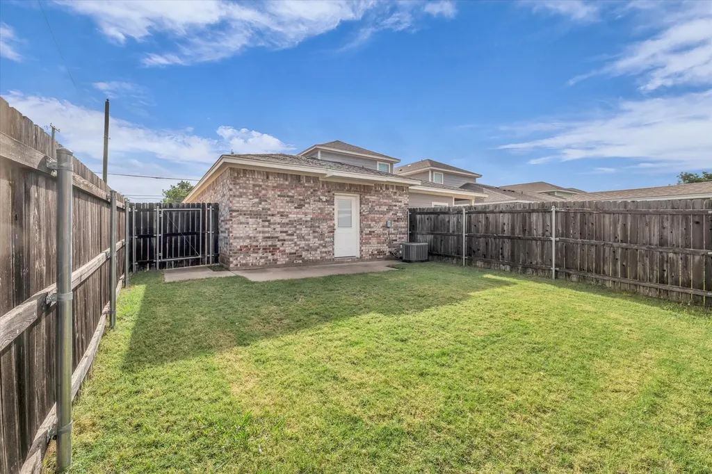 691 Park Street Mcgregor TX 76657