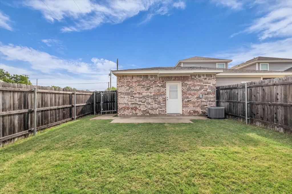 691 Park Street Mcgregor TX 76657