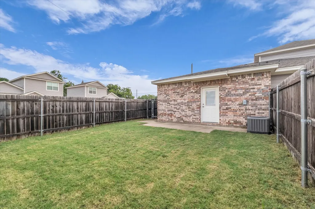 691 Park Street Mcgregor TX 76657