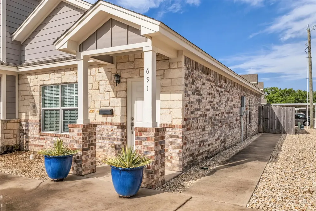 691 Park Street Mcgregor TX 76657