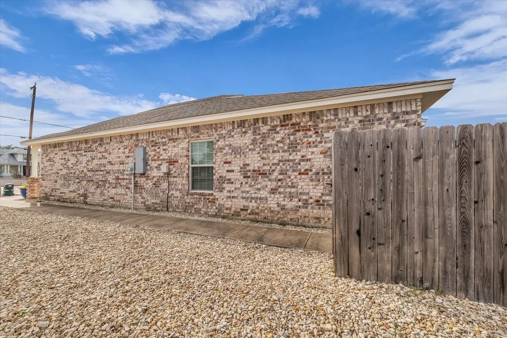 691 Park Street Mcgregor TX 76657