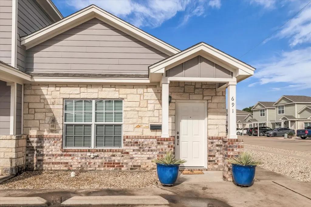 691 Park Street Mcgregor TX 76657