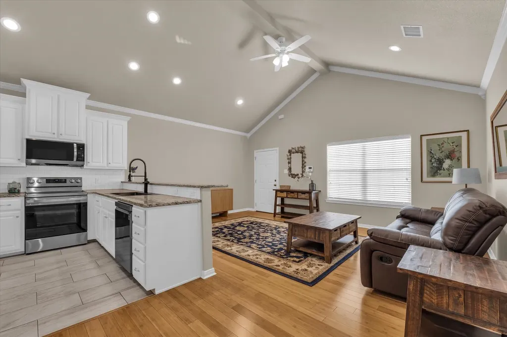 691 Park Street Mcgregor TX 76657