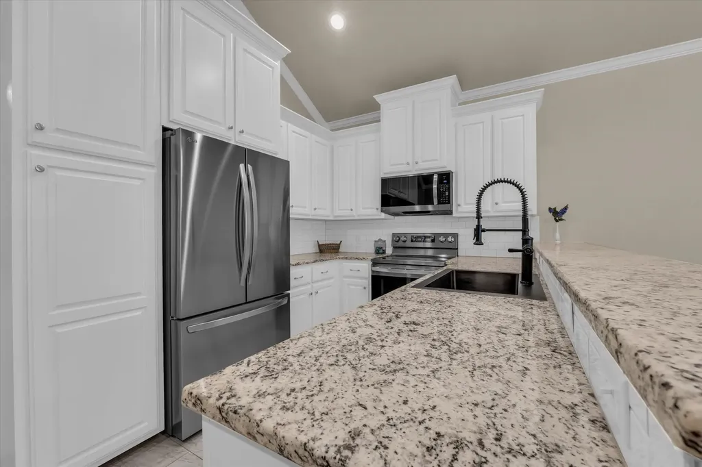 691 Park Street Mcgregor TX 76657