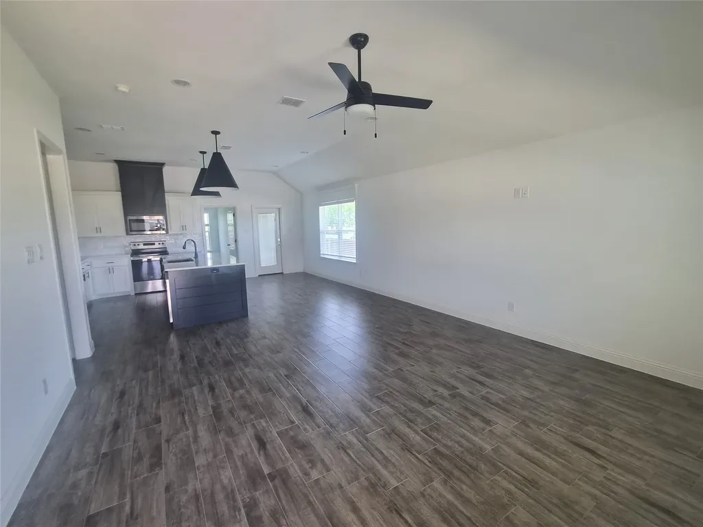 900 Tesslynn Avenue Godley TX 76044
