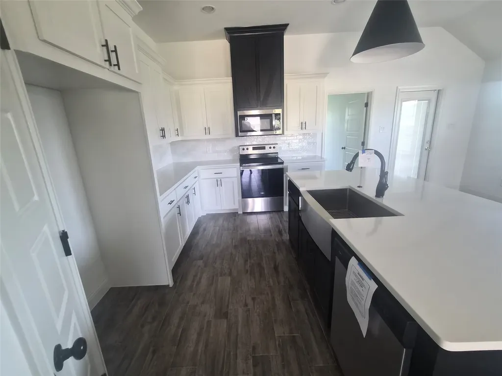 900 Tesslynn Avenue Godley TX 76044