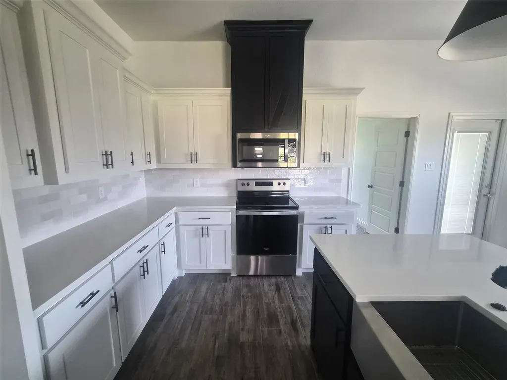 900 Tesslynn Avenue Godley TX 76044