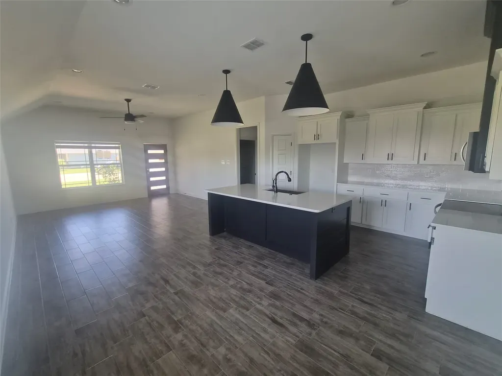 900 Tesslynn Avenue Godley TX 76044