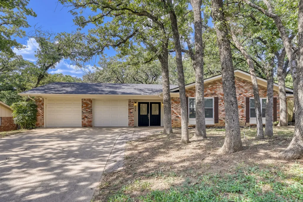624 Hillview Drive Hurst TX 76054
