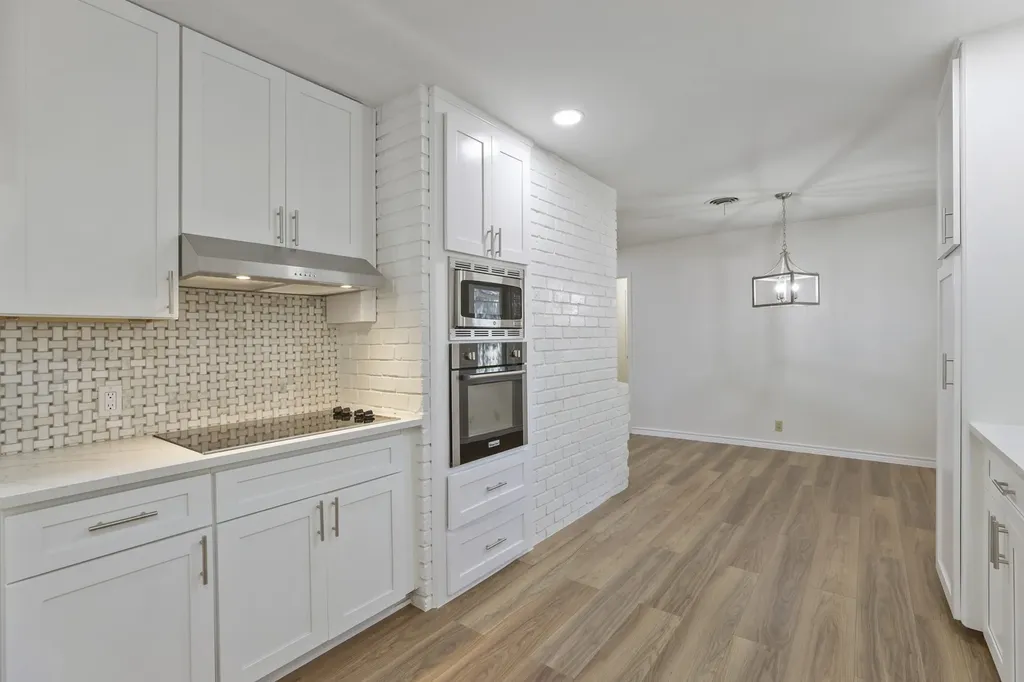 624 Hillview Drive Hurst TX 76054