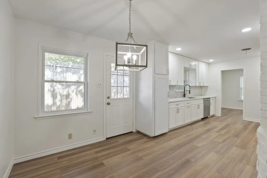 624 Hillview Drive Hurst TX 76054